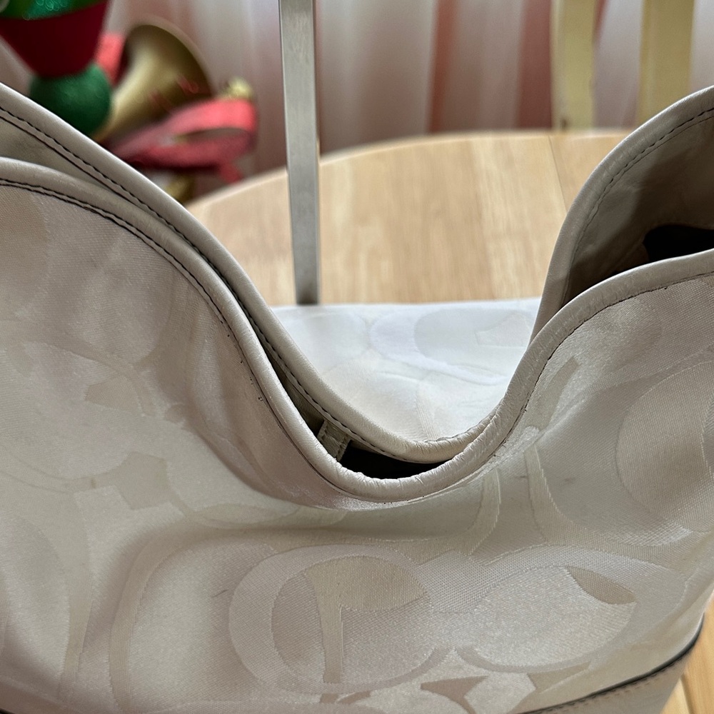 Coach 2006 Cream Designer Hobo Bag Like New - Picture 2 of 14